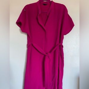 ANN TAYLOR Fuchsia pencil dress with belt and slit in front.